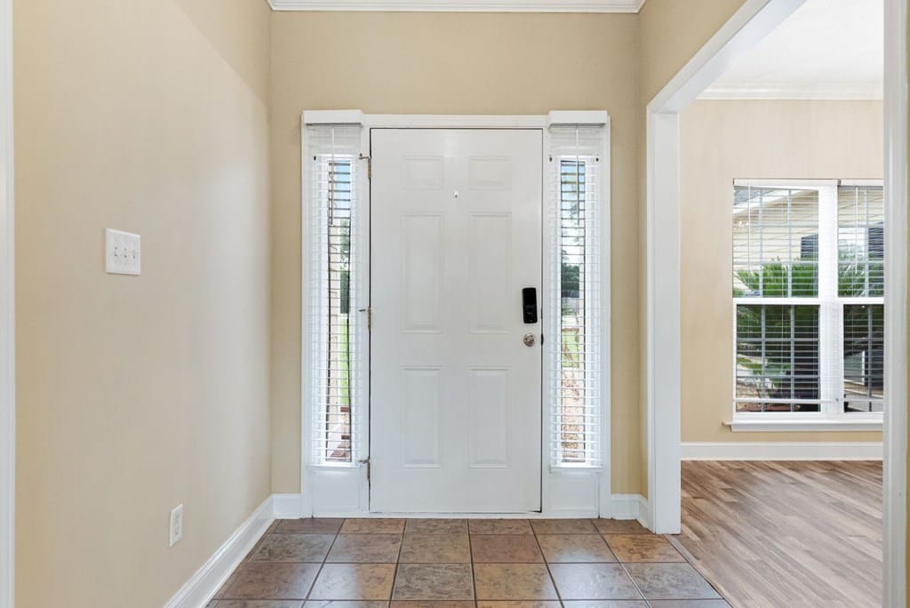 100 Hedgerow Dr, Leesburg, GA 31763