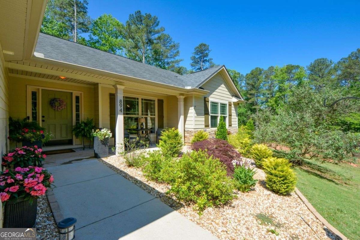 894 Happy Valley Cir, Newnan, GA 30263
