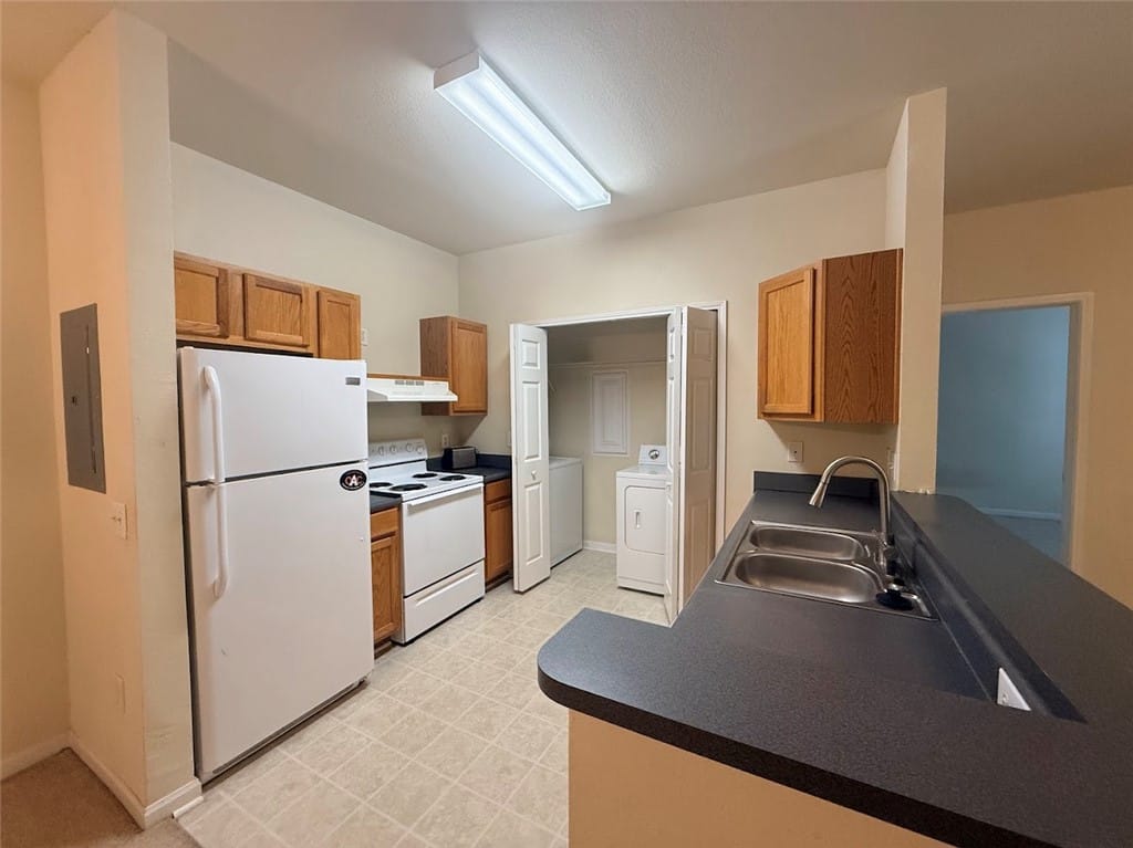 447 W Longleaf Dr, Auburn, AL 36832, Functional kitchen with ample cabinet space, a pra