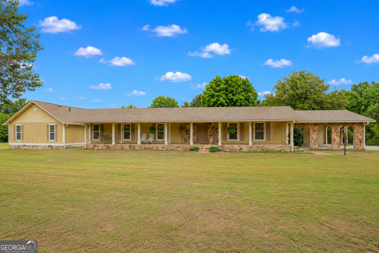 615 Fischer Rd, Sharpsburg, GA 30277