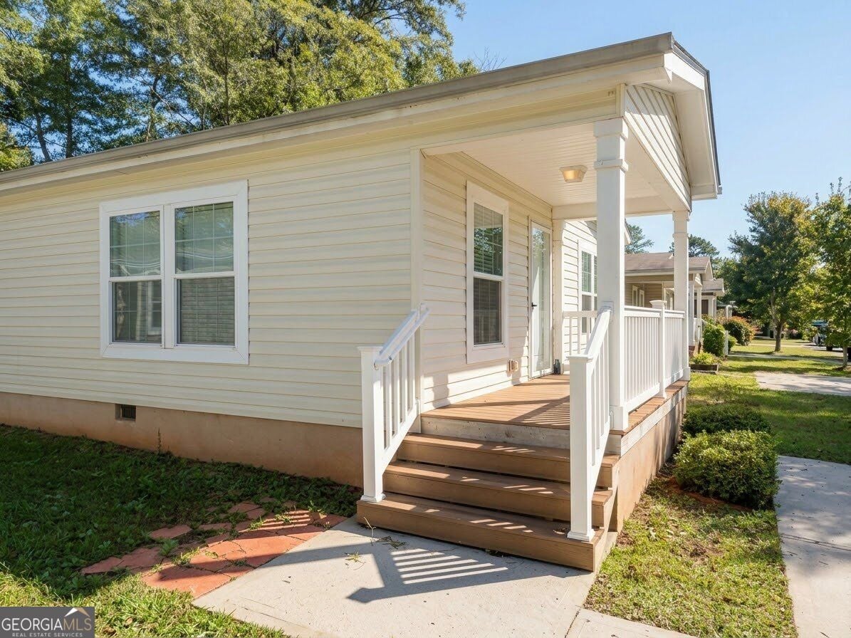 83 Willow Dr E, Newnan, GA 30263