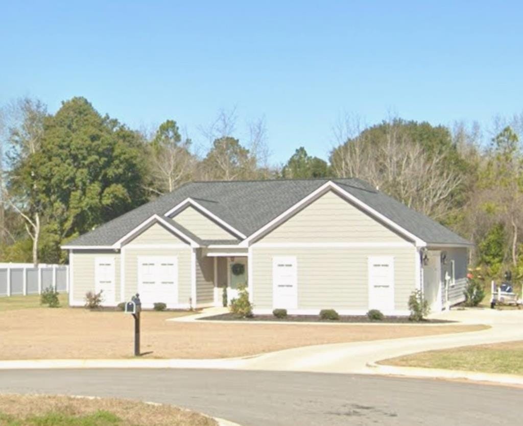 188 Hollister Dr, Leesburg, GA 31763