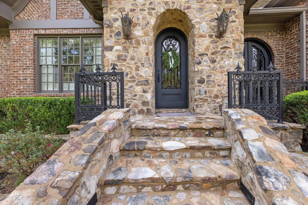 2000 Poplar Dr, Columbus, GA 31906, Front Door