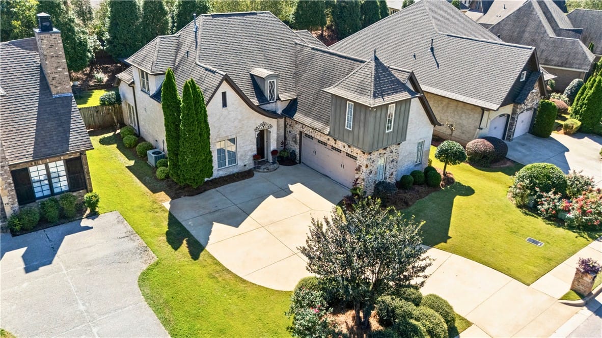755 Oakdale Dr, Auburn, AL 36830, Exquisite Landscaped yard