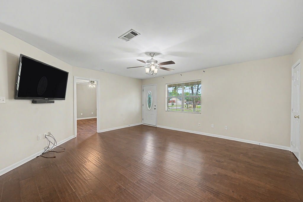 107 Clinton Ln, Albany, GA 31701