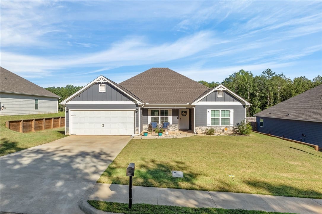 1311 LOWNDES, Opelika, AL, 36801