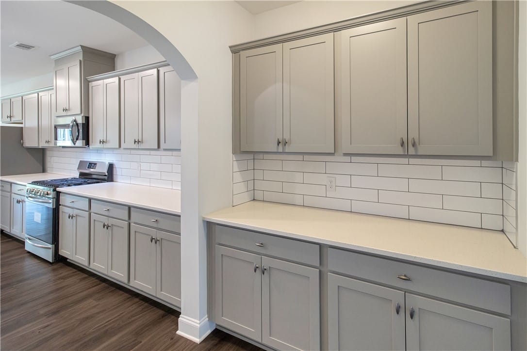 1601 Lilah Ct, Auburn, AL 36830, Culinary excellence awaits in this kitchen featuri