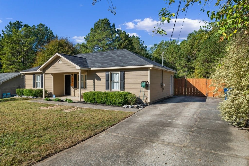 654 Lee Road 0412, Phenix City, AL, 36870, Plenty of parking