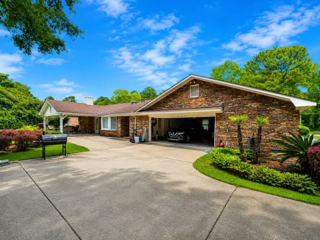 6515 Psalmond Rd, Midland, GA 31820