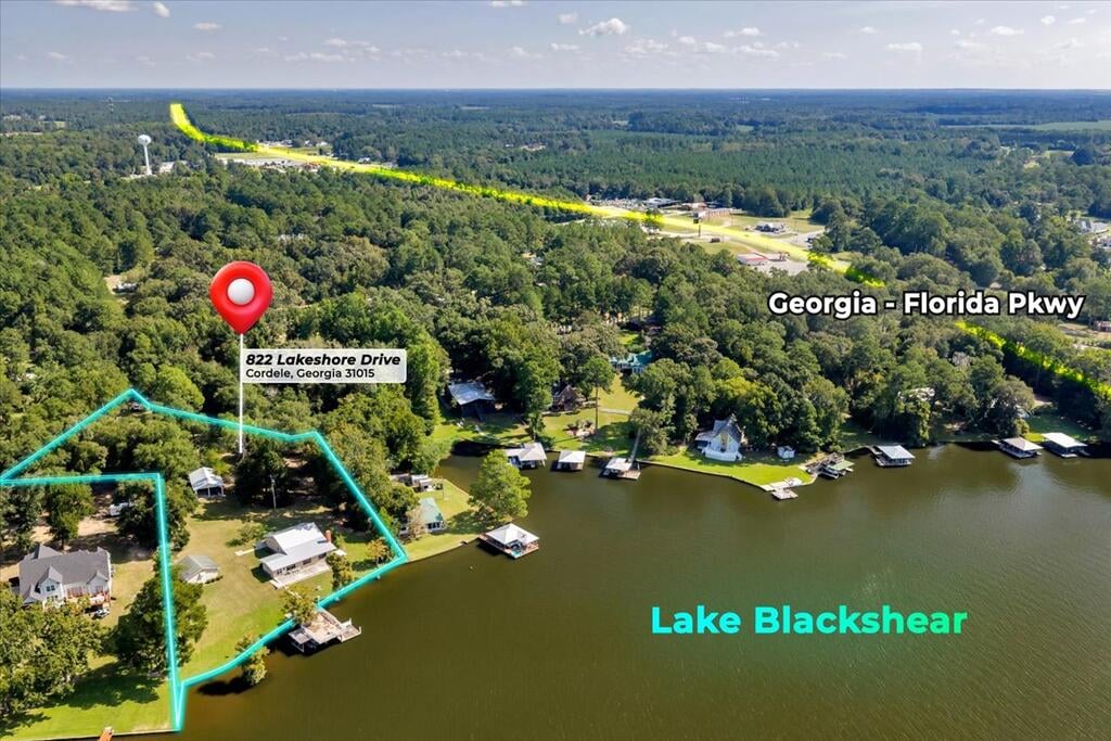 822 Lakeshore Dr, Cordele, GA 31015