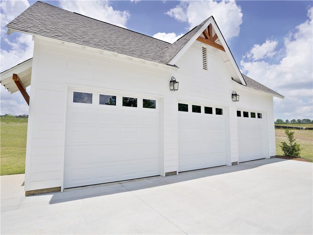 4004 Blackberry Ln, Auburn, AL 36830, Detached 3 car garage included.