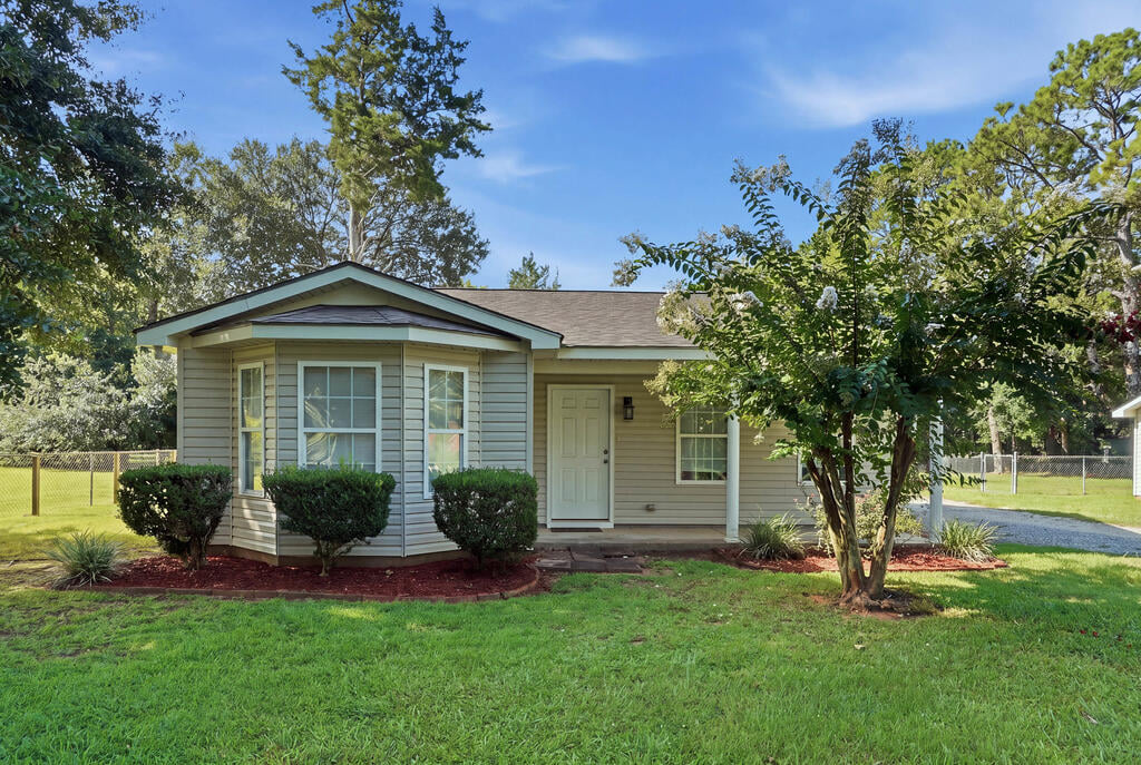 231 Dunaway Dr, Albany, GA 31721, USA, 2BR Guest Cottage, This 2BR/2BA Guest cottage has all wood