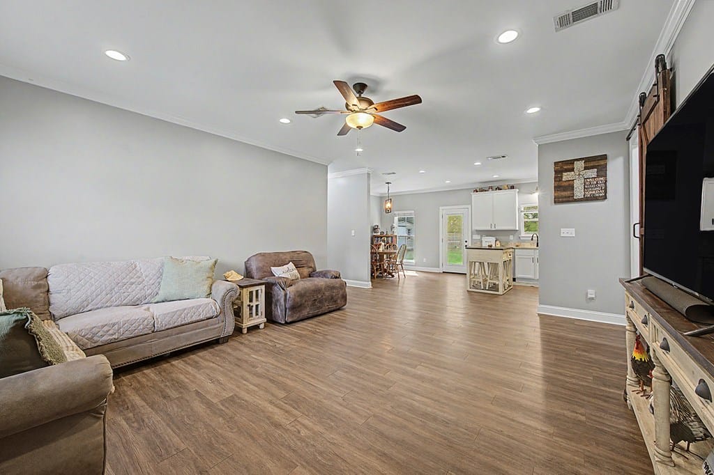 214 Autumn Leaf Dr, Albany, GA 31701