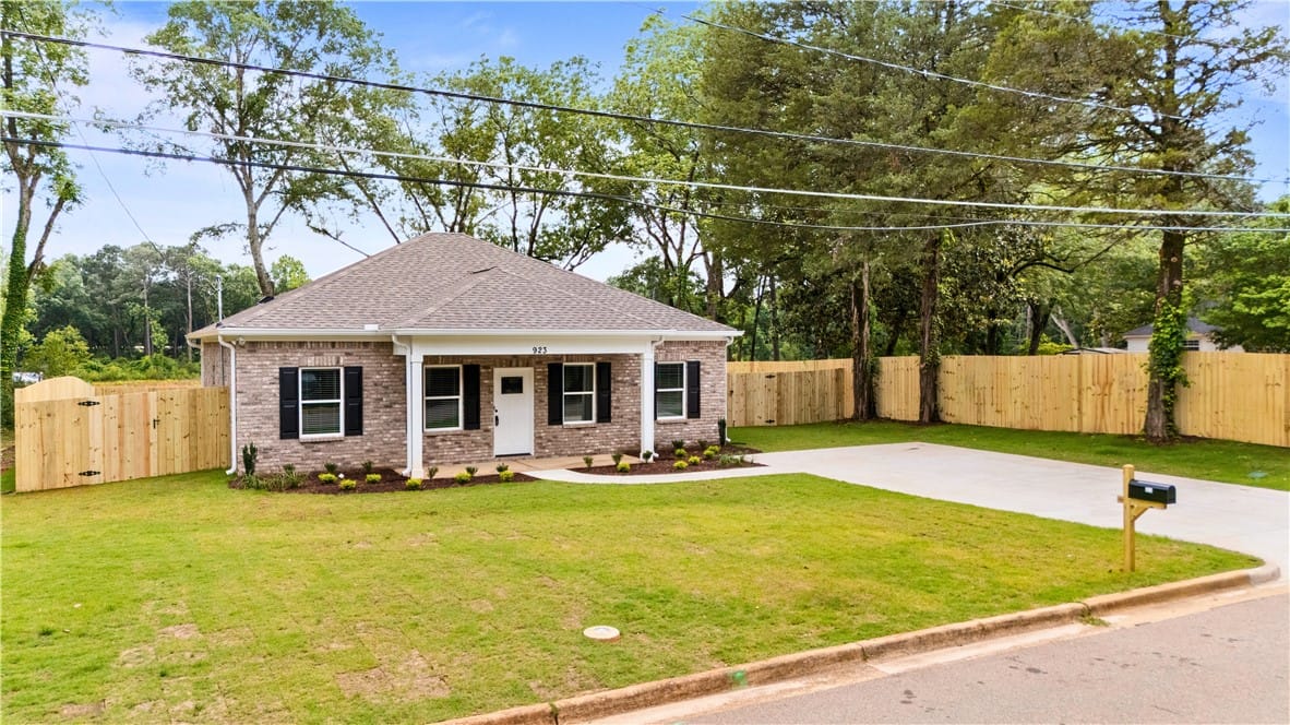 923 Holmes Ave, Auburn, AL 36832, A newly constructed brick home featuring a fresh g