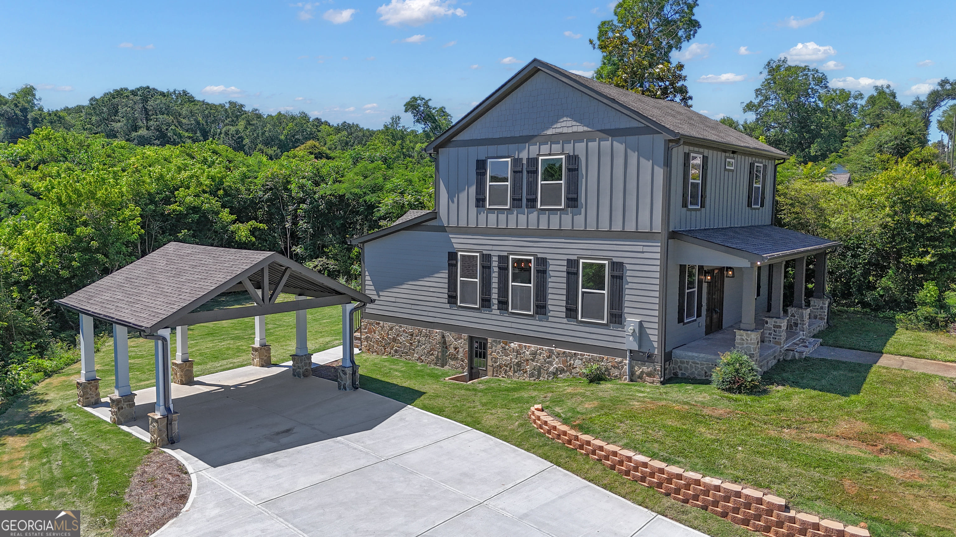 31 Pinson St, Newnan, GA 30263