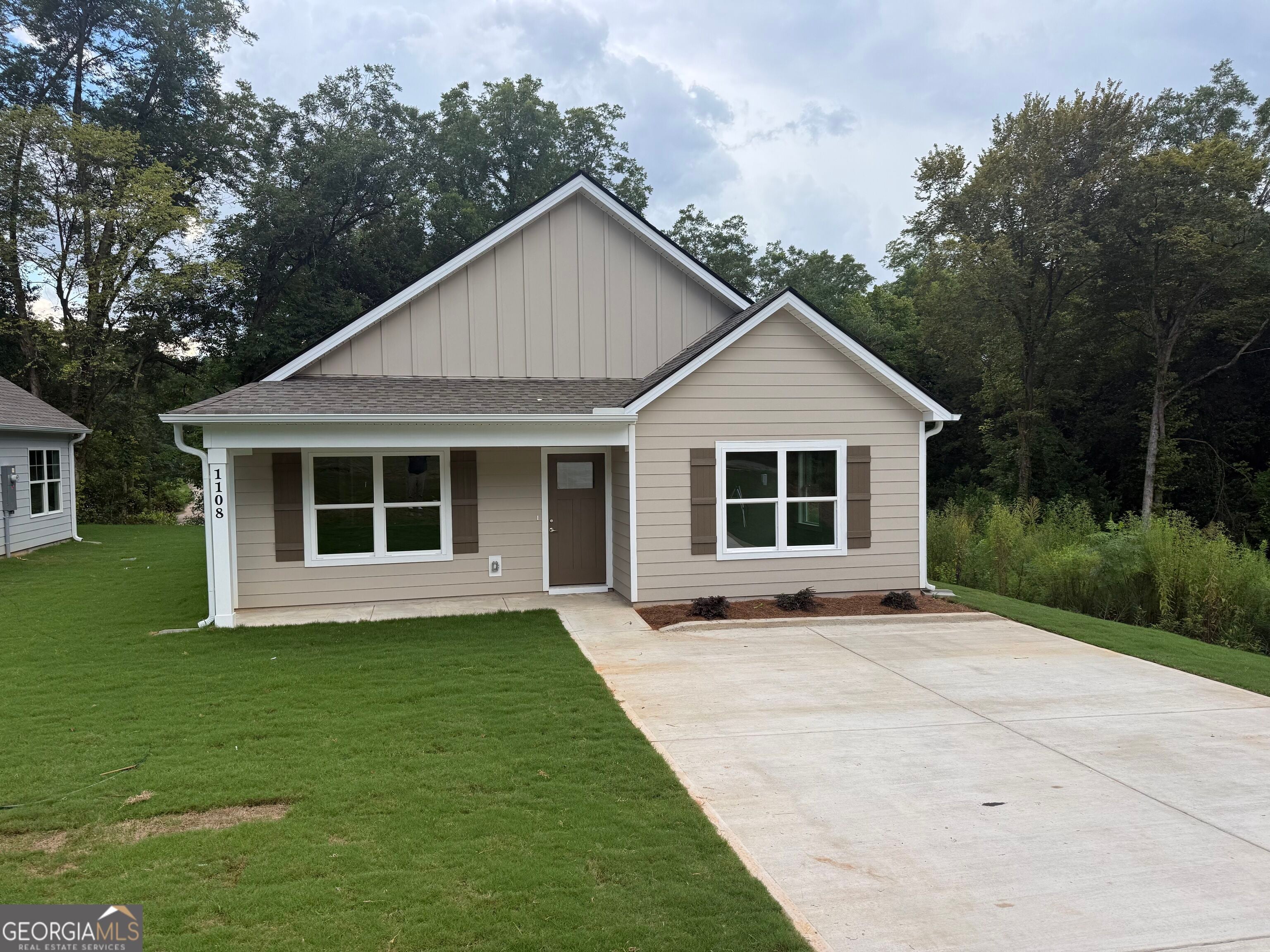 1108 E 7th St, West Point, GA 31833