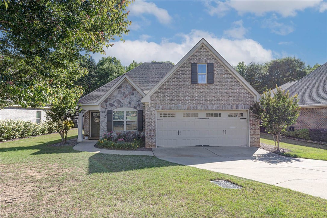 641 DEER RUN, Auburn, AL, 36830, This charming home showcases a beautiful blend of