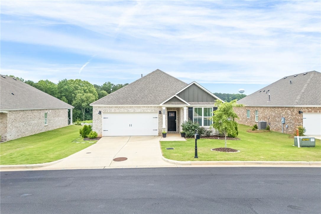 2513 Farmville Lks Dr, Auburn, AL 36830