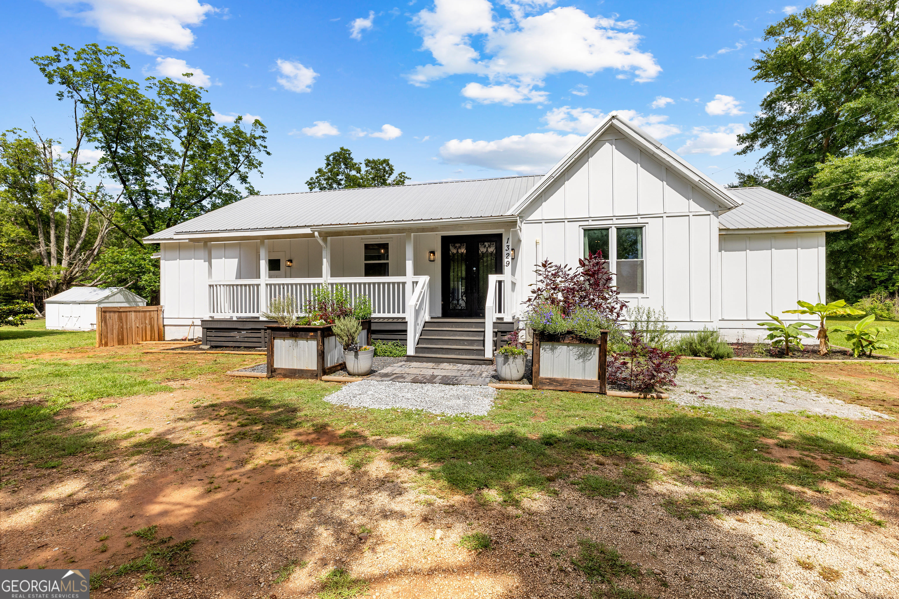 1329 Standing Rock Rd, Senoia, GA 30276
