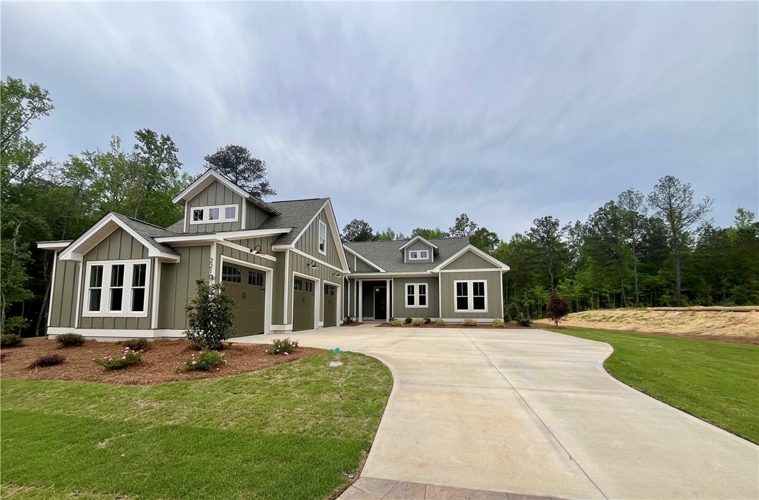 2210 Quail Cv, Opelika, AL 36801