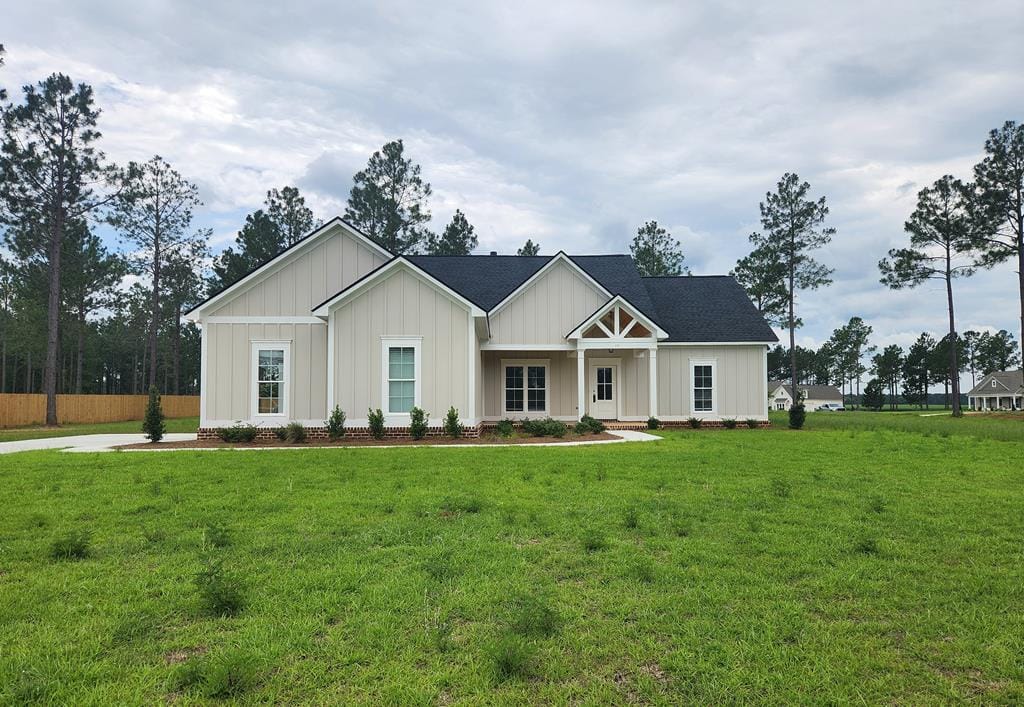 111 Stornoway Dr, Leesburg, GA 31763