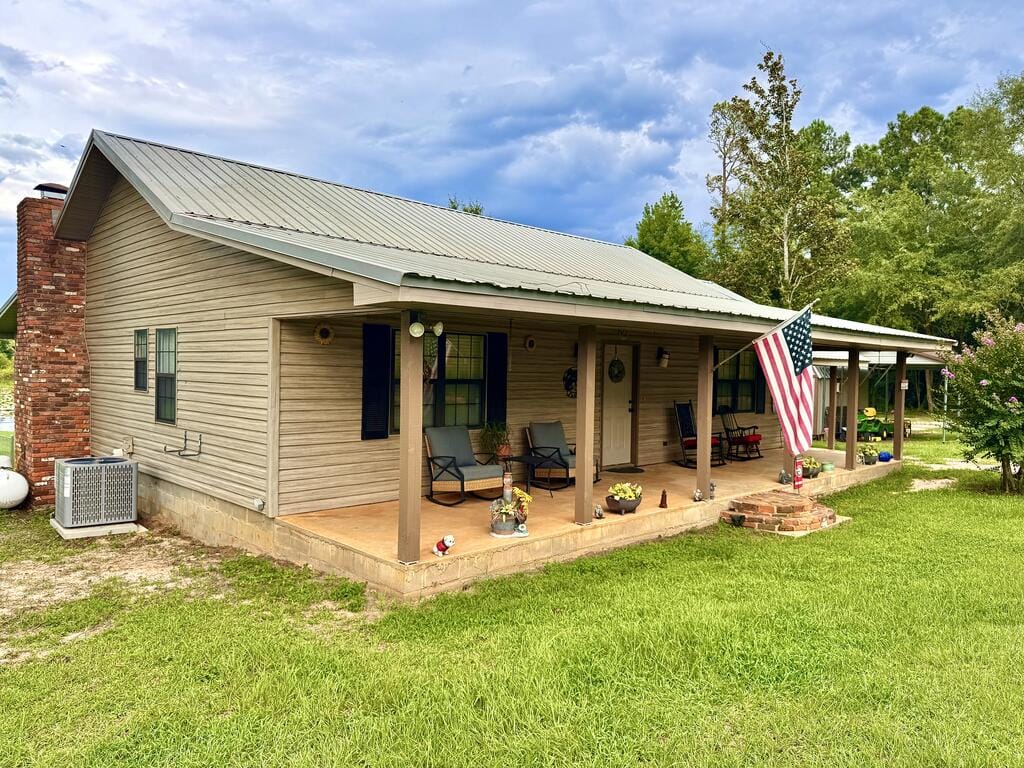 2911 Paradise Cir, Donalsonville, GA 39845