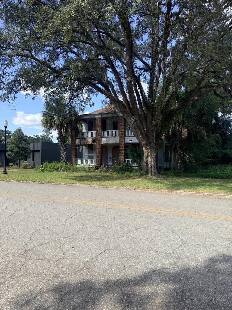 211 W Residence Ave, Albany, GA 31701