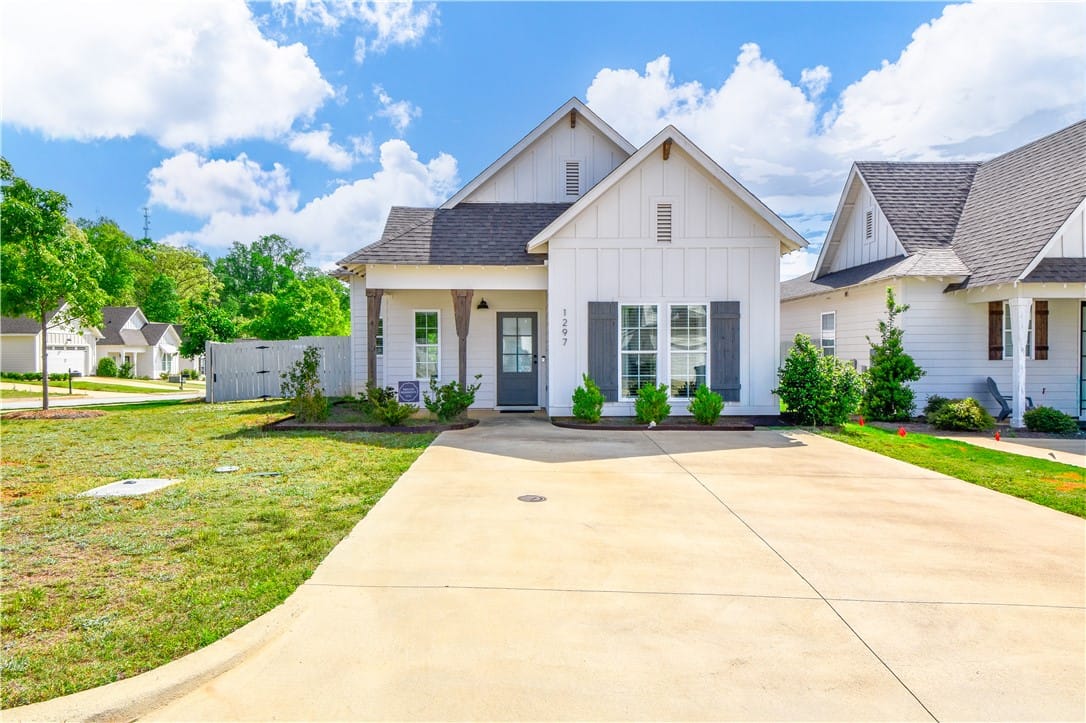 1297 Foxtail Lane, Opelika, AL, 36801