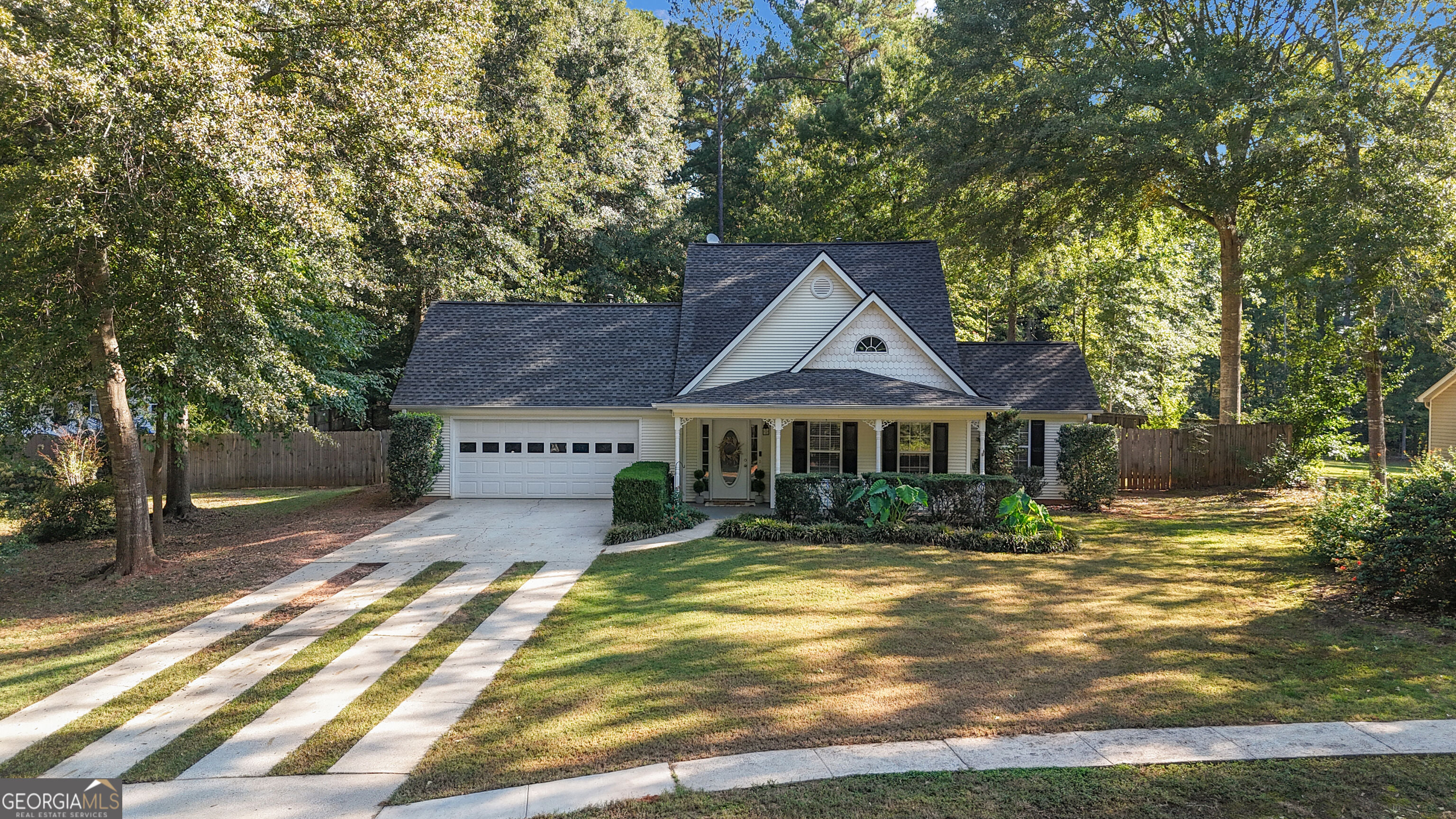 692 Willow Dell Dr, Senoia, GA 30276