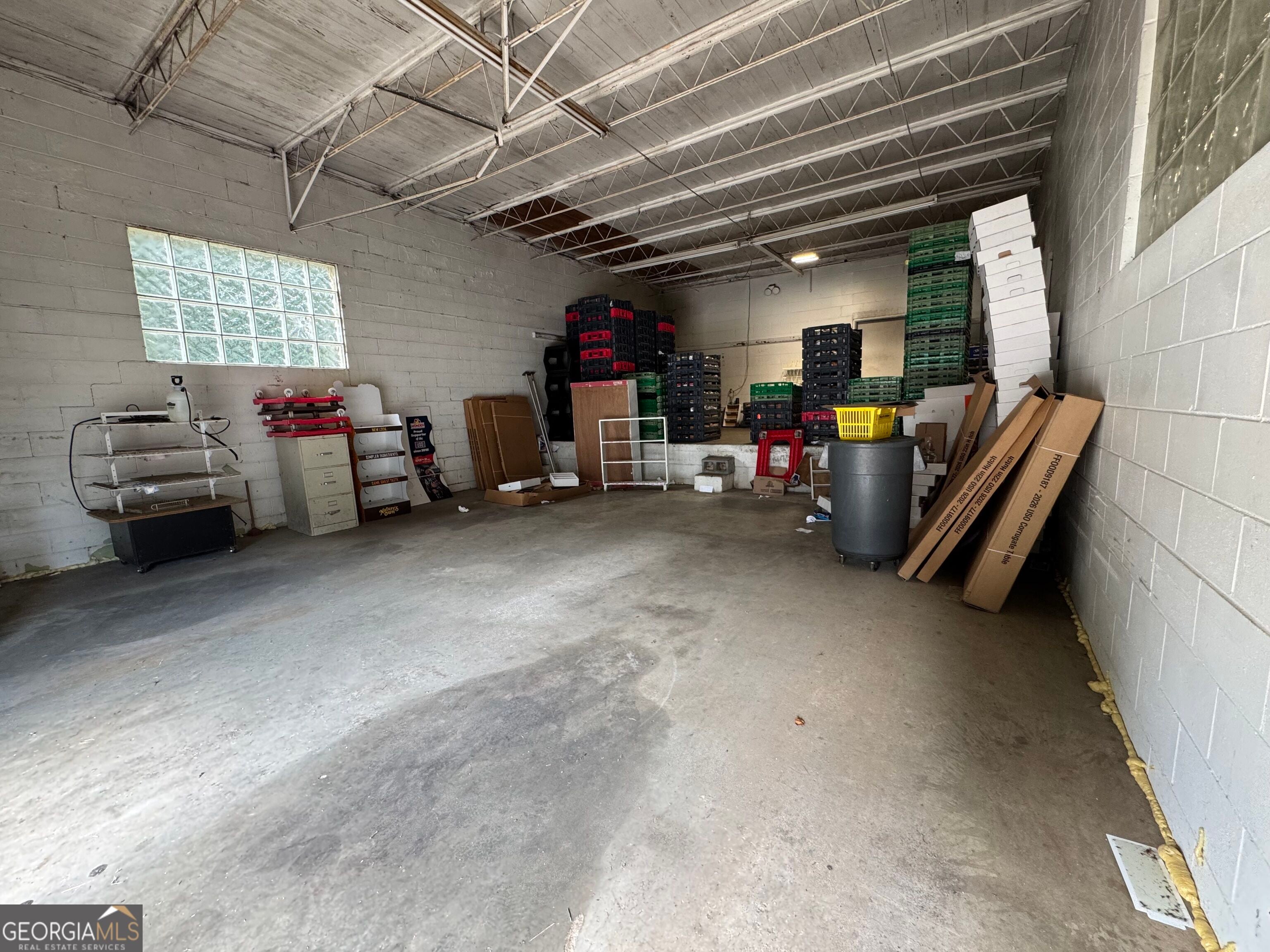943 Chestnut St, Roanoke, AL 36274