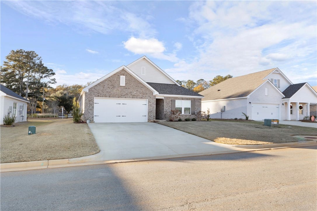 1114 ONTARIO, Opelika, AL, 36804