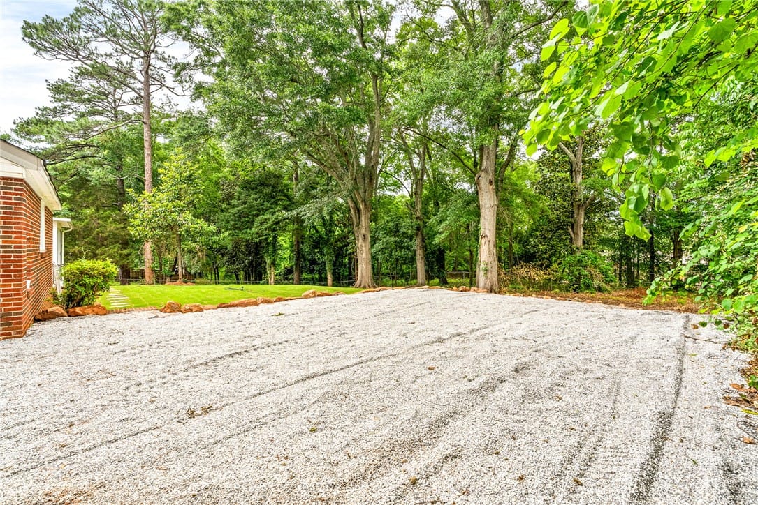 715 N 10th St, Opelika, AL 36801