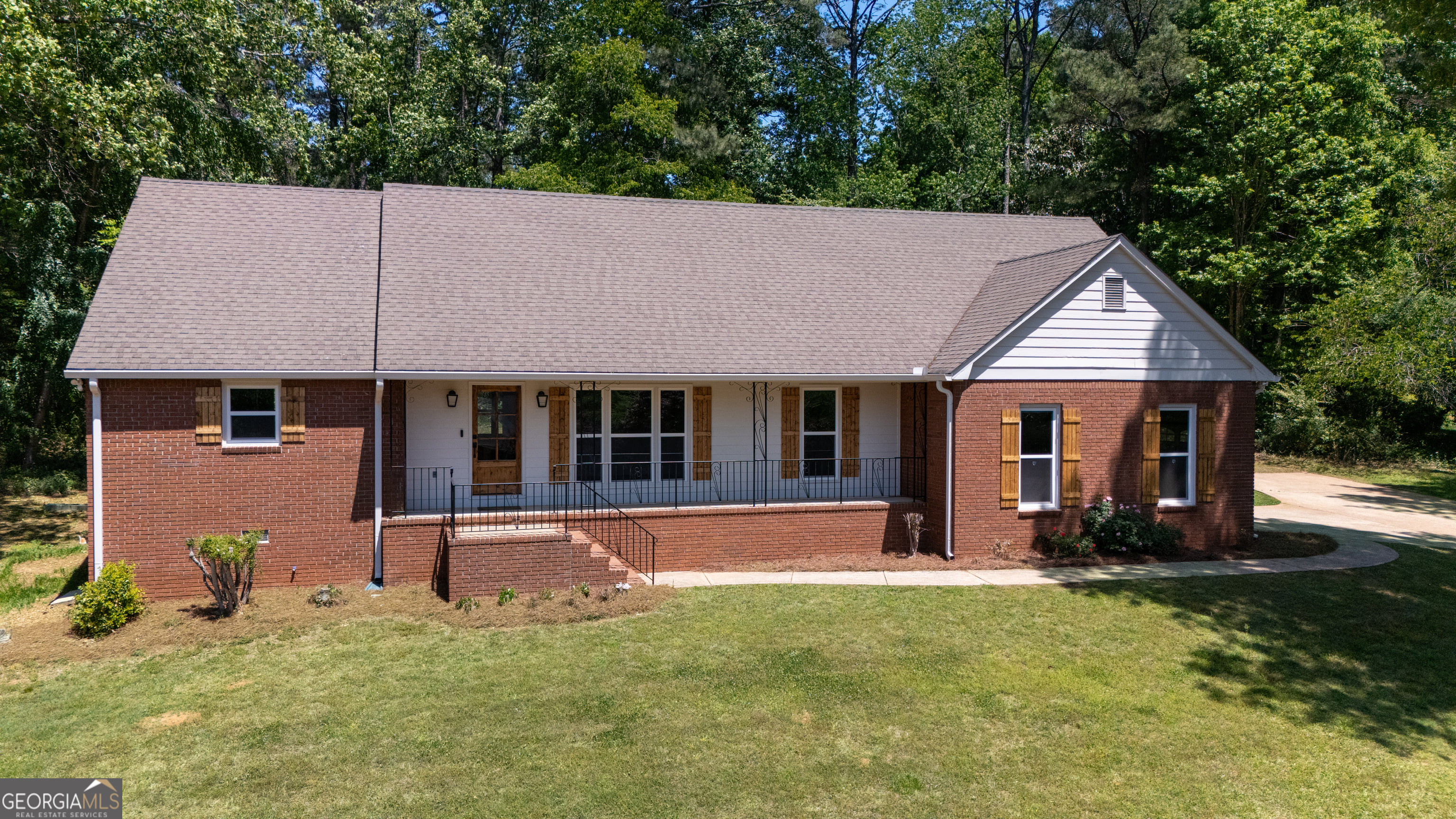 406 Ashford Cir, LaGrange, GA 30240