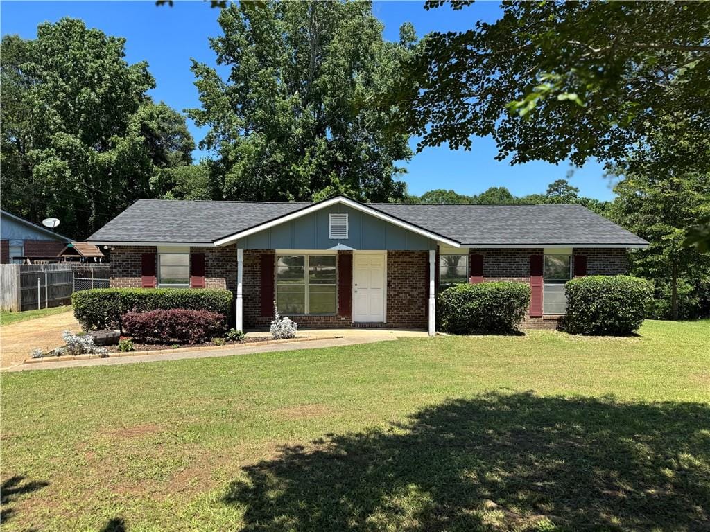 4212 Thayer Dr, Phenix City, AL 36867