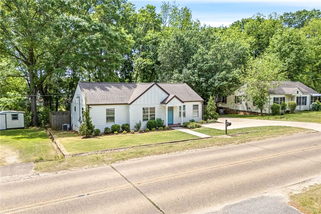 1207 Fitzpatrick Avenue, Opelika, AL, 36801 — Photo 3