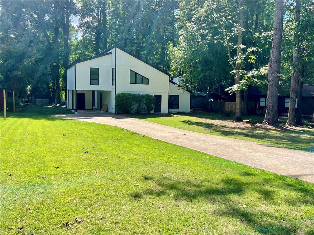 901 Tacoma Dr, Auburn, AL 36830, Modern architecture with clean lines is nestled am