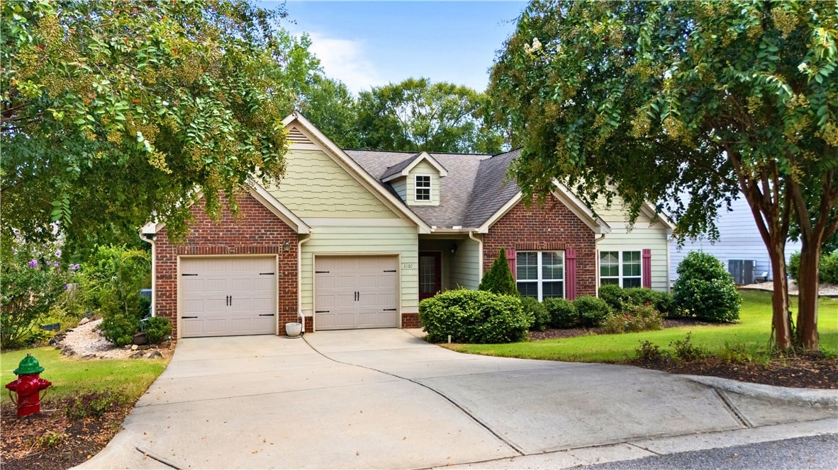 1101 Hampstead Ln, Opelika, AL 36801