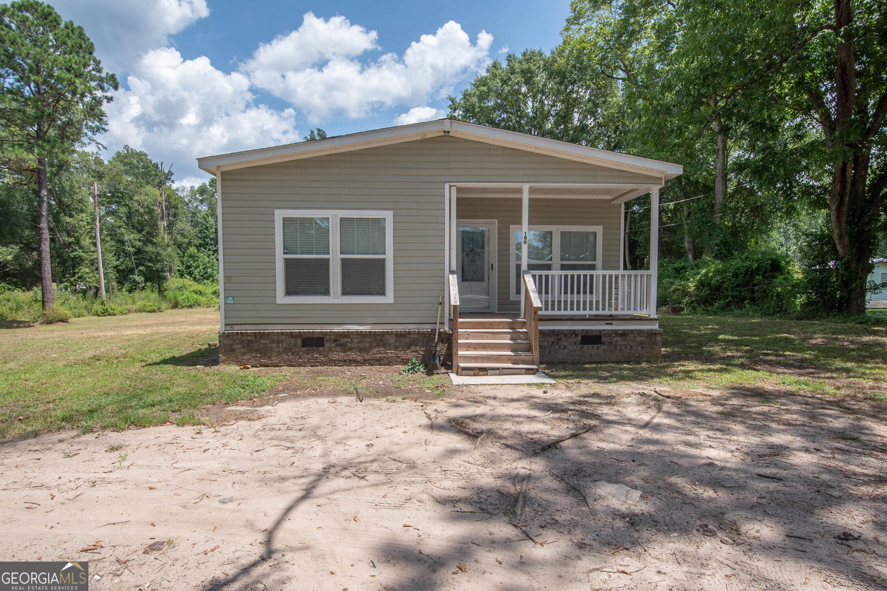 196 Dogwood Ln, Woodbury, GA 30293