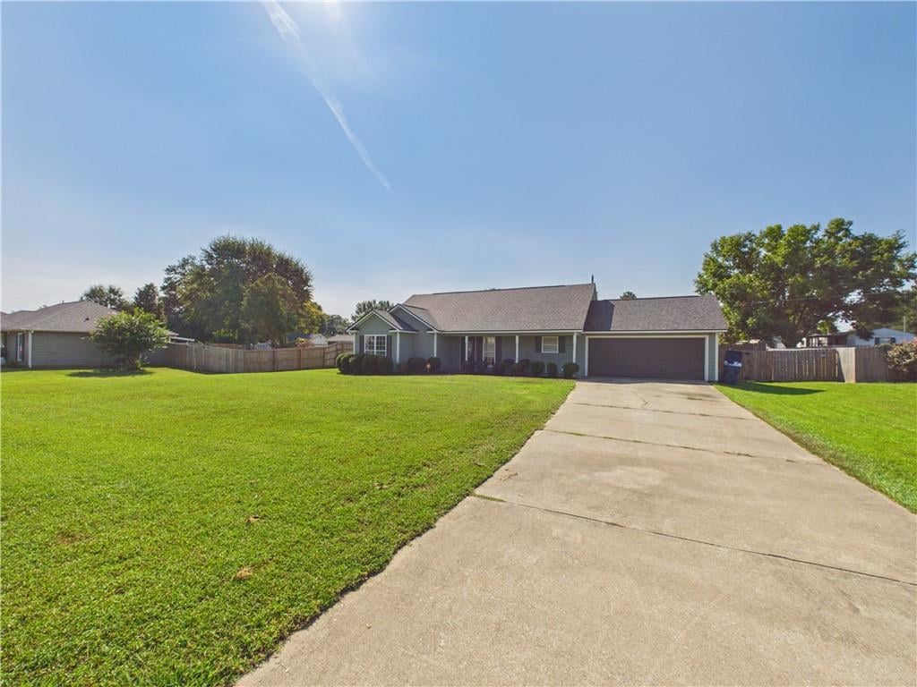 77 Lee Rd 2148, Smiths Station, AL 36877