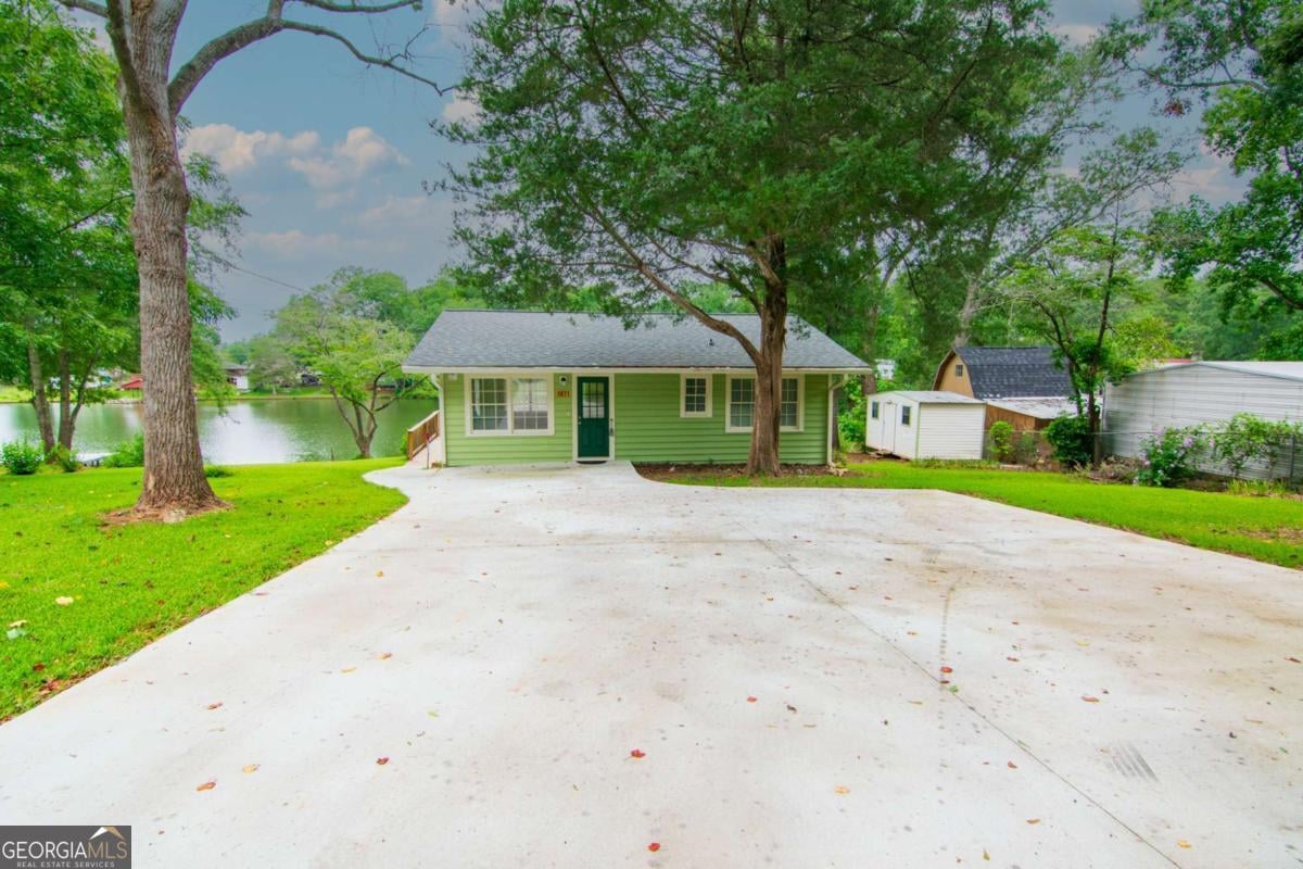 1671 W Pine Lake Dr, West Point, GA 31833