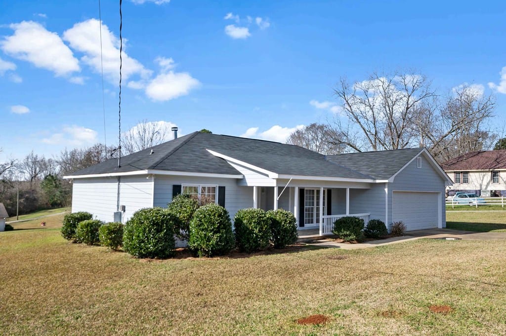 187 Mountain View Dr, Hamilton, GA 31811