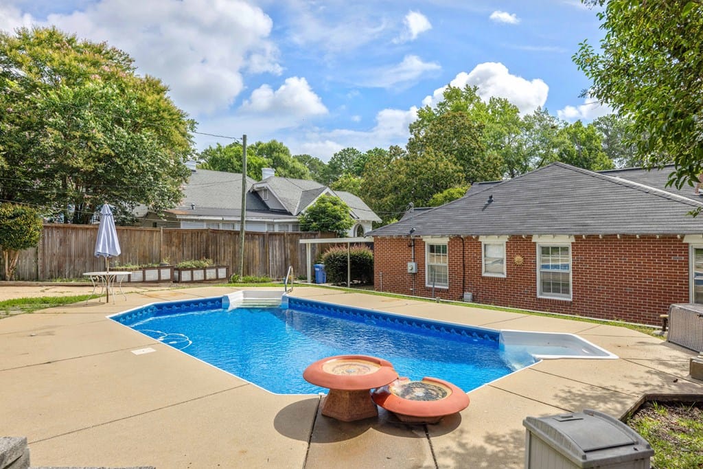 1545 18th Ave, Columbus, GA 31901, saltwater pool