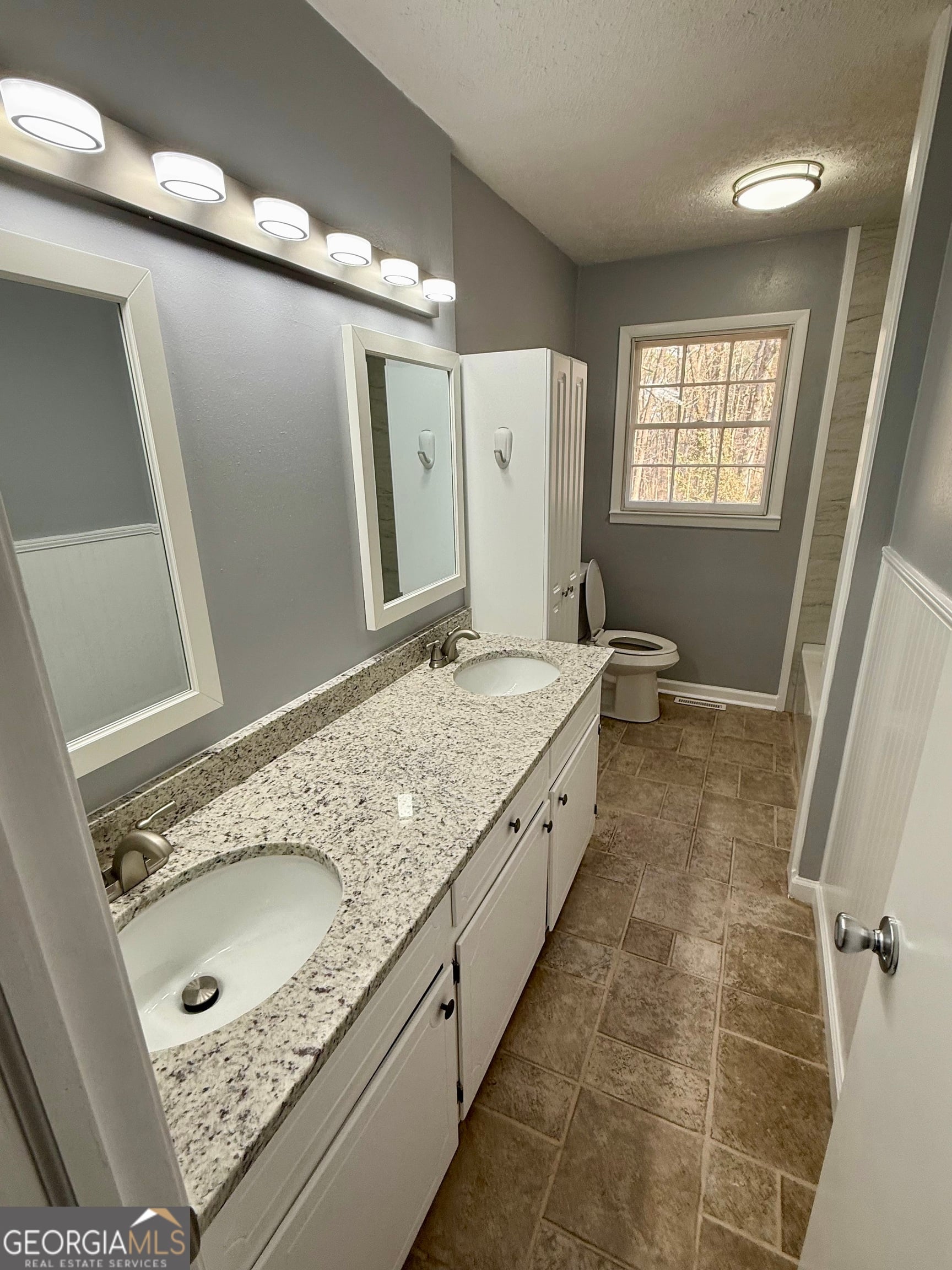 90 Hickory Ln, LaGrange, GA 30240