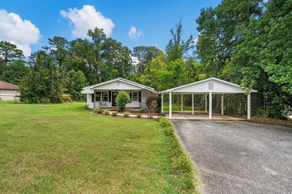 8424 Mullin Rd, Smiths Station, AL 36877