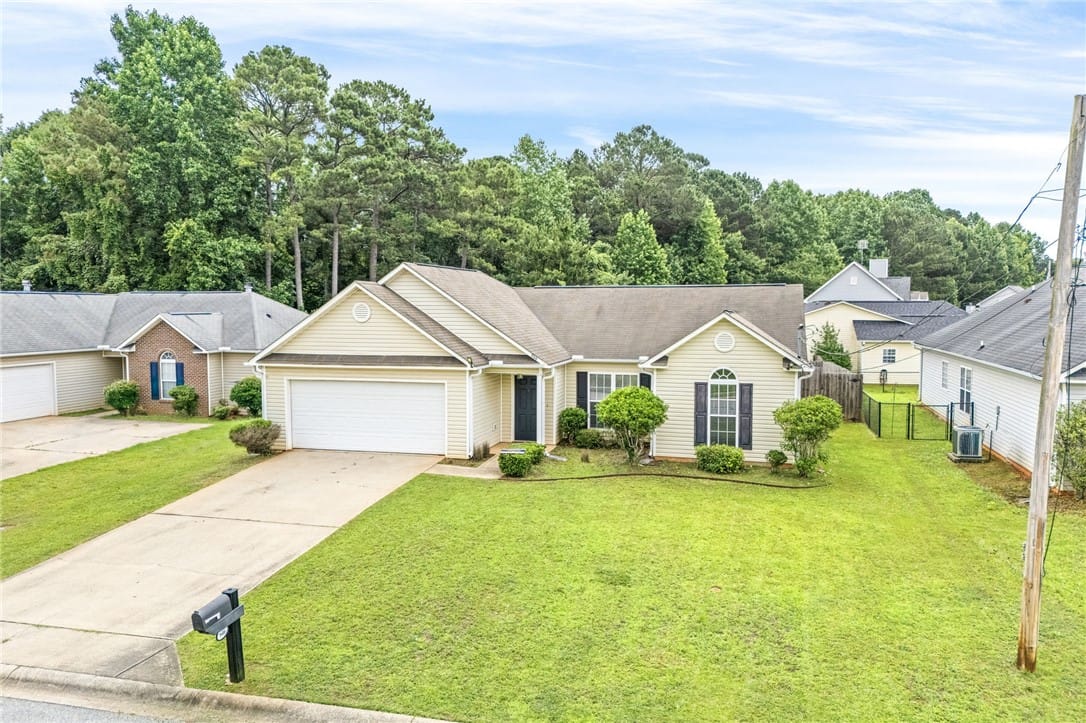 946 Law Dr, Auburn, AL 36830