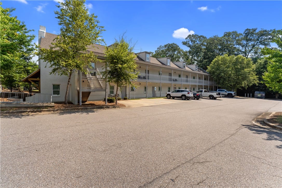 149 S Debardeleben St #103, Auburn, AL 36830, A contemporary multi-level building offers private