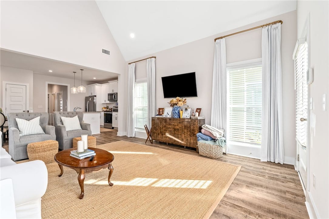 Opelika, AL 36801, A clean, move-in-ready option with the warmth of a