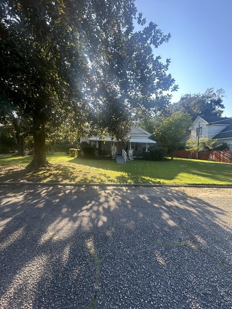 612 Goolsby St, Hurtsboro, AL 36860