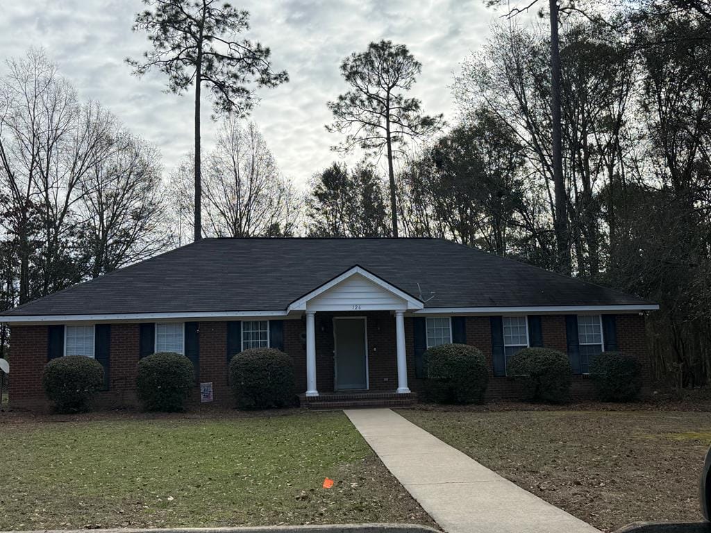 126 Edge Lake Dr, Leesburg, GA 31763