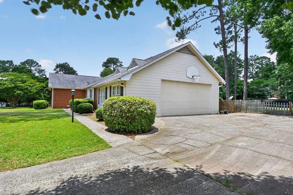 2607 Kenilworth Dr, Albany, GA 31707